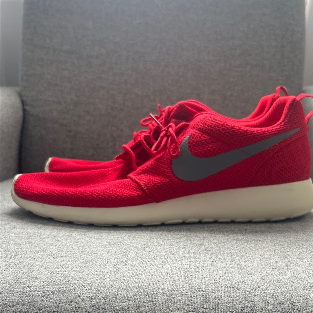 Men’s Nike Roshe Run size 15